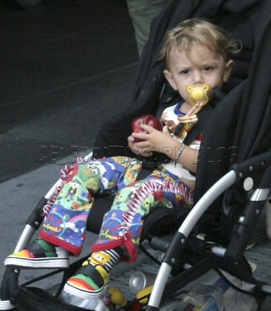 gwenstefani_g_b_gr_025_cbb.jpg