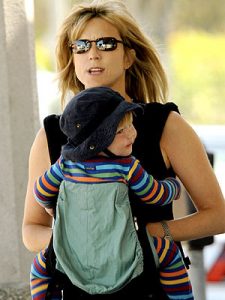 courtney-thorne-smith-with-ergo-baby-carrier courtney-thorne-smith-with-ergo-baby-carrier