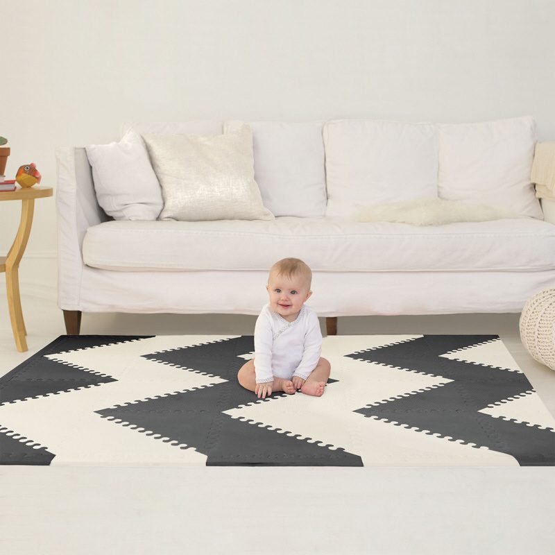 alfombra-zegzag-blanca-negra